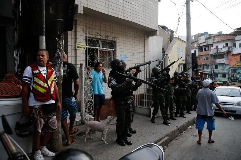 (Fotos tiradas durante uma operação policial na Rocinha em setembro de 2017